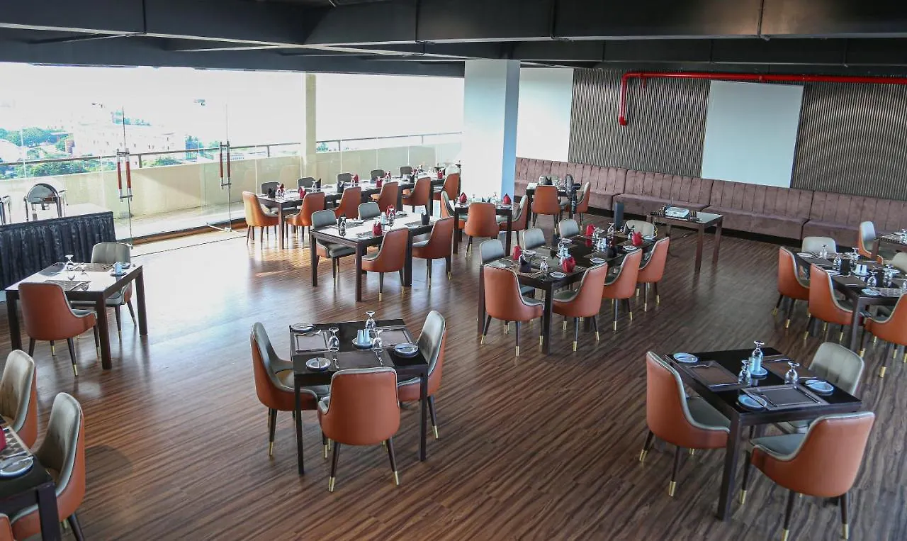Ocean Breeze Studio Apartment Negombo