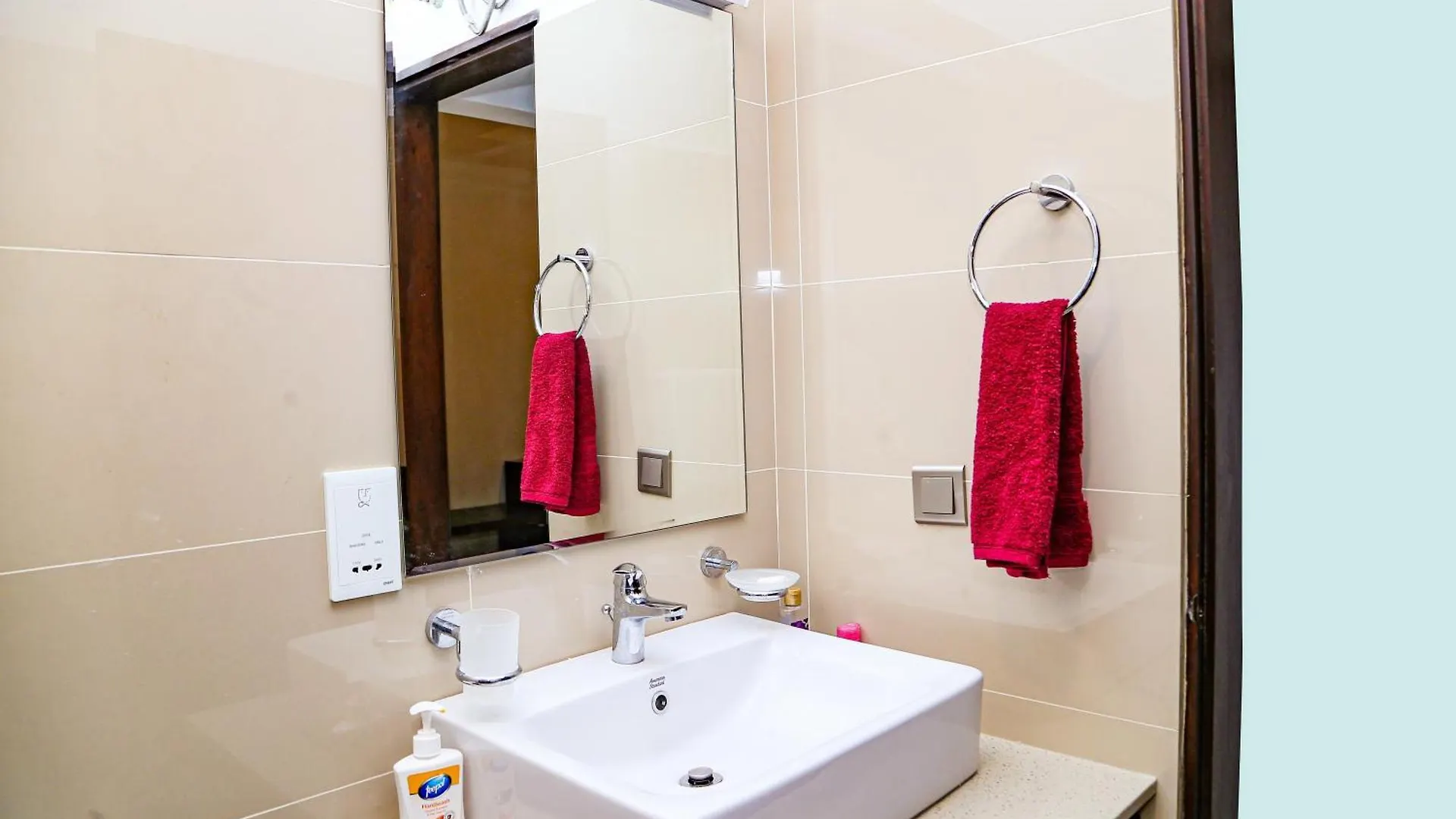 Ocean Breeze Studio Apartment Negombo
