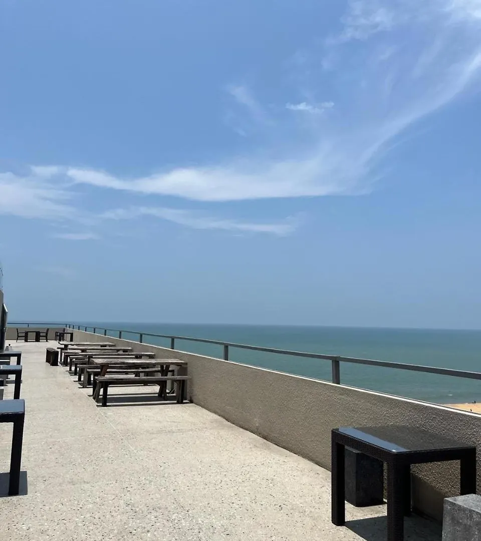 Ocean Breeze Studio Apartment Negombo
