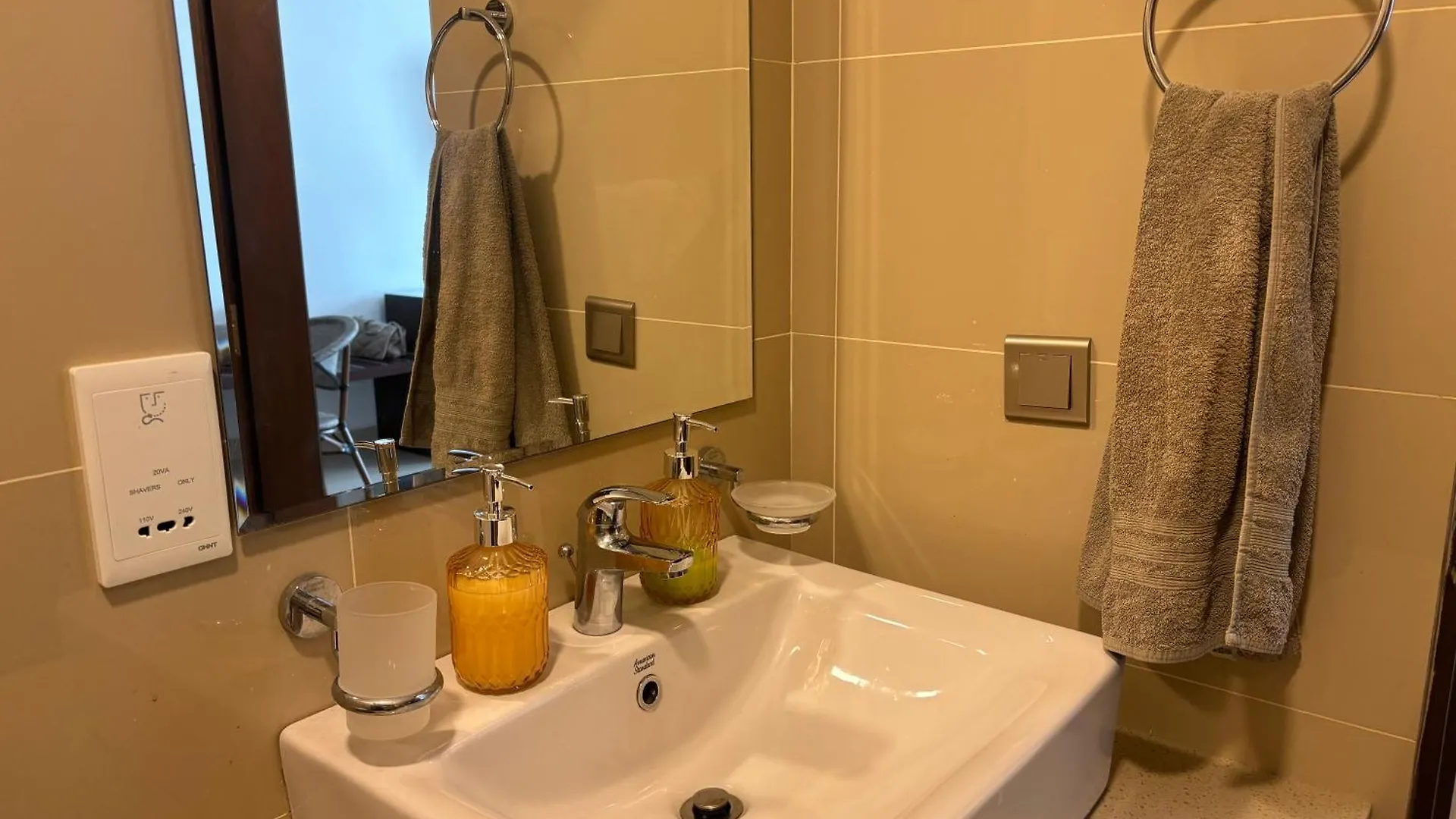 Ocean Breeze Studio Apartment Negombo