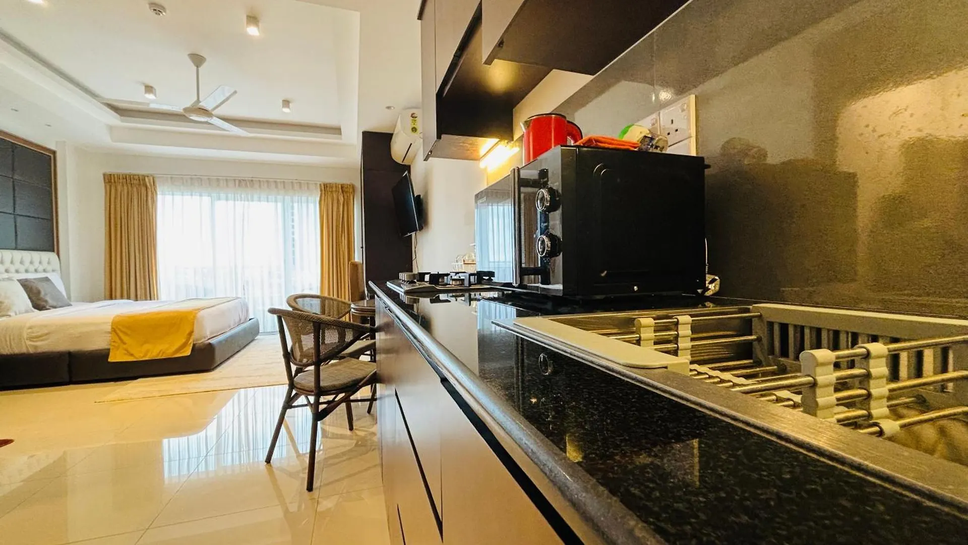 Ocean Breeze Studio Apartment Negombo